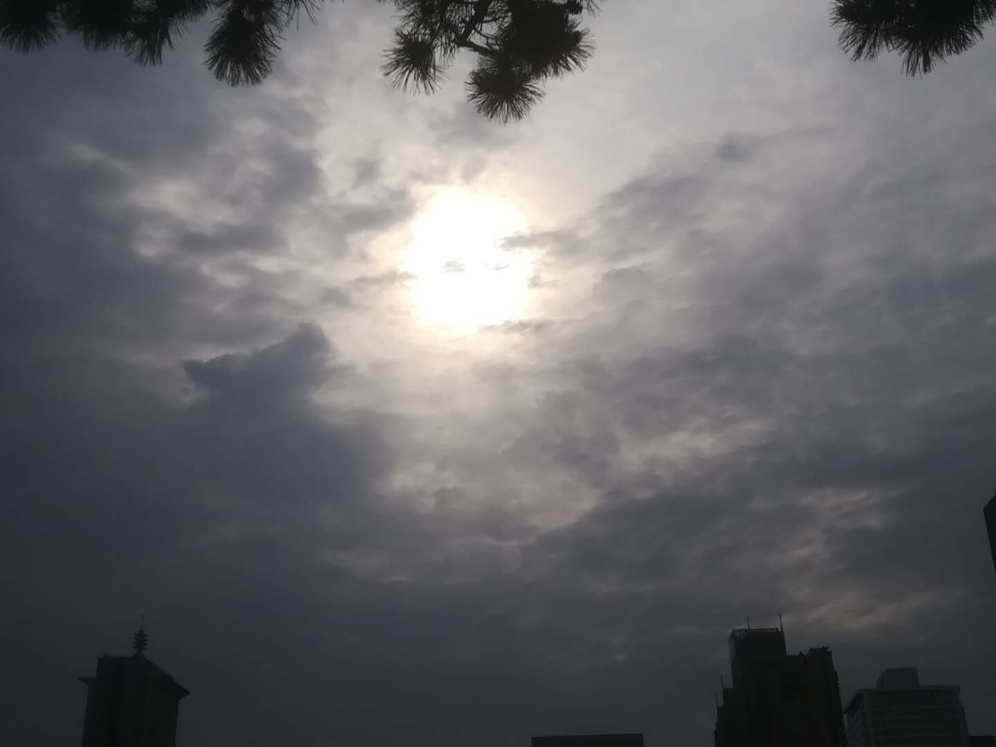 乌云蔽日2.jpg
